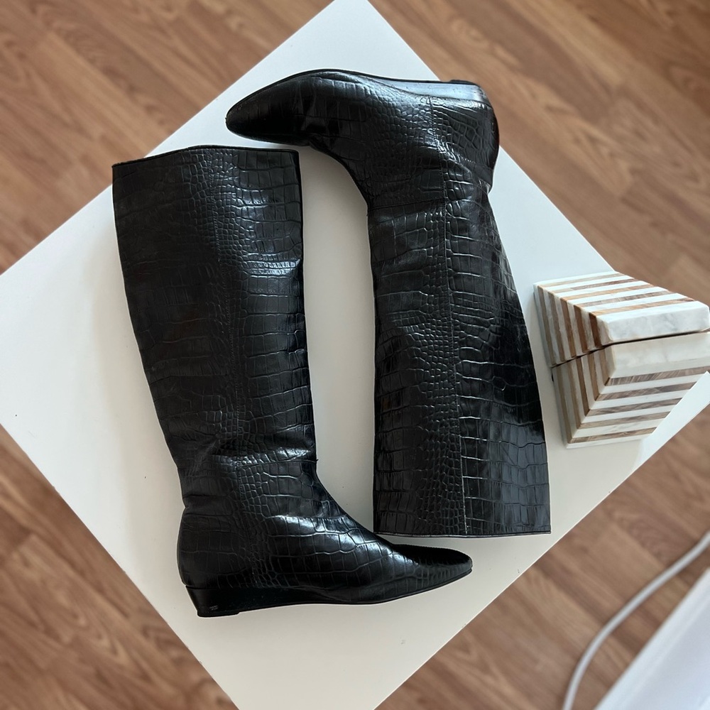 BCBGirls 7.5 wedge black knee-high boots crocodile embossed GUC 1”